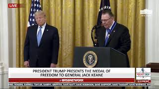 Datos LIVE: President Trump Presents the Medal of Freedom to General Jack Keane 3/10/20 Actualización