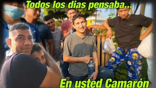 ⁣Camarón le pregunta a Nano si lo ha extrañado. Se volvieron a dar un abrazo y lloraron.