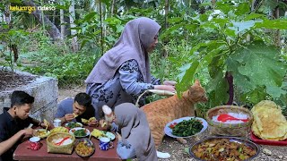 masak di desa | cumi asin tomat ijo extra pedas, makan bersama keluarga, masakan desa