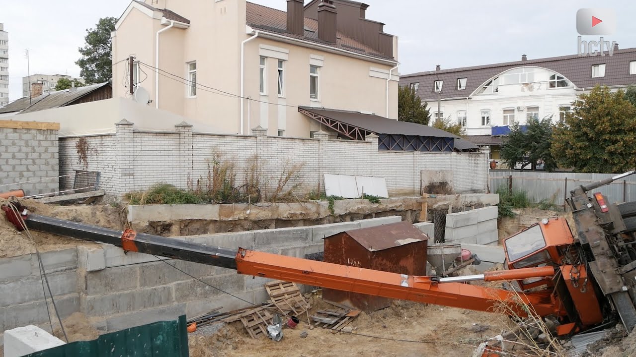Впав кран в центрі міста 🚧🏗