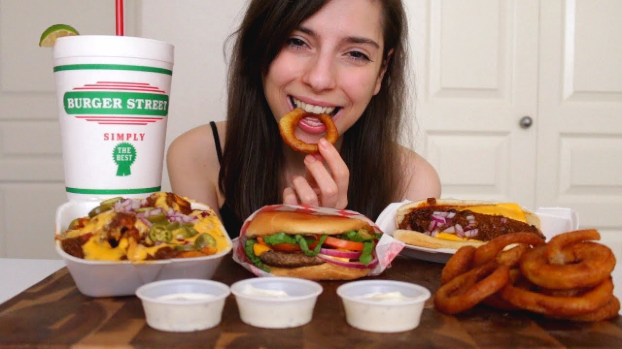 Deluxe Cheeseburger, Chili Cheese Fries, & Onion Rings | Mukbang