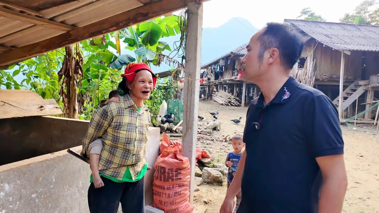 Đàn lợn rừng nanh lông dài Ngoằng 8 năm trên bản làng Dao áo dài khuổi Kẹt. Nguyễn Tất Thắng