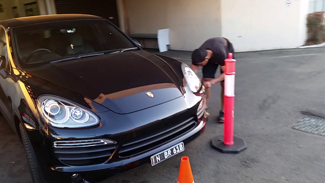 Porsche Cayenne Brake calipers painted red & Rims before the paint job