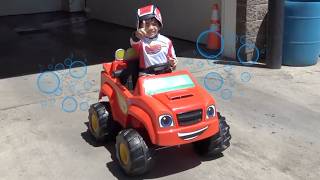 Troy and Izaak Pretend Play Car Wash with Ride On Toys Videos