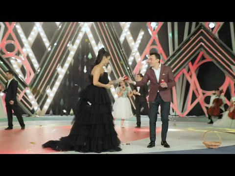 فيديو: Zulfiya Dadashova هي حرفي موهوب ومدون ومؤلف كتب قص الورق