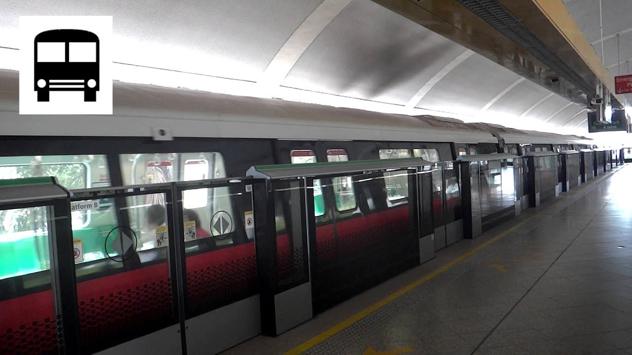 SMRT Trains C151A, Kawasaki-CSR Sifang EMU - Departing Kallang MRT Station (East-West MRT Line ...