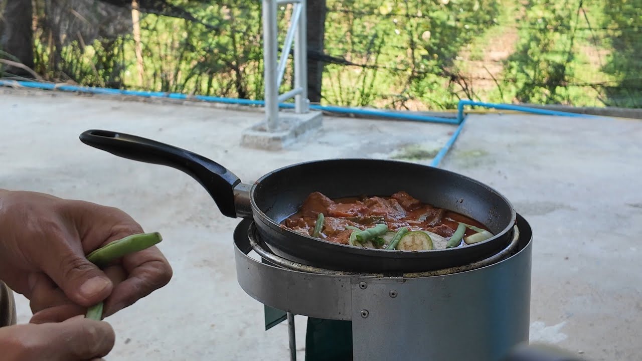 G0043･また雑草刈り取りと抜く作業・オーナーに野菜を頂きました。オーナーと奥さんの優しさ！LPGガスの安さ！今日も感謝の一日！