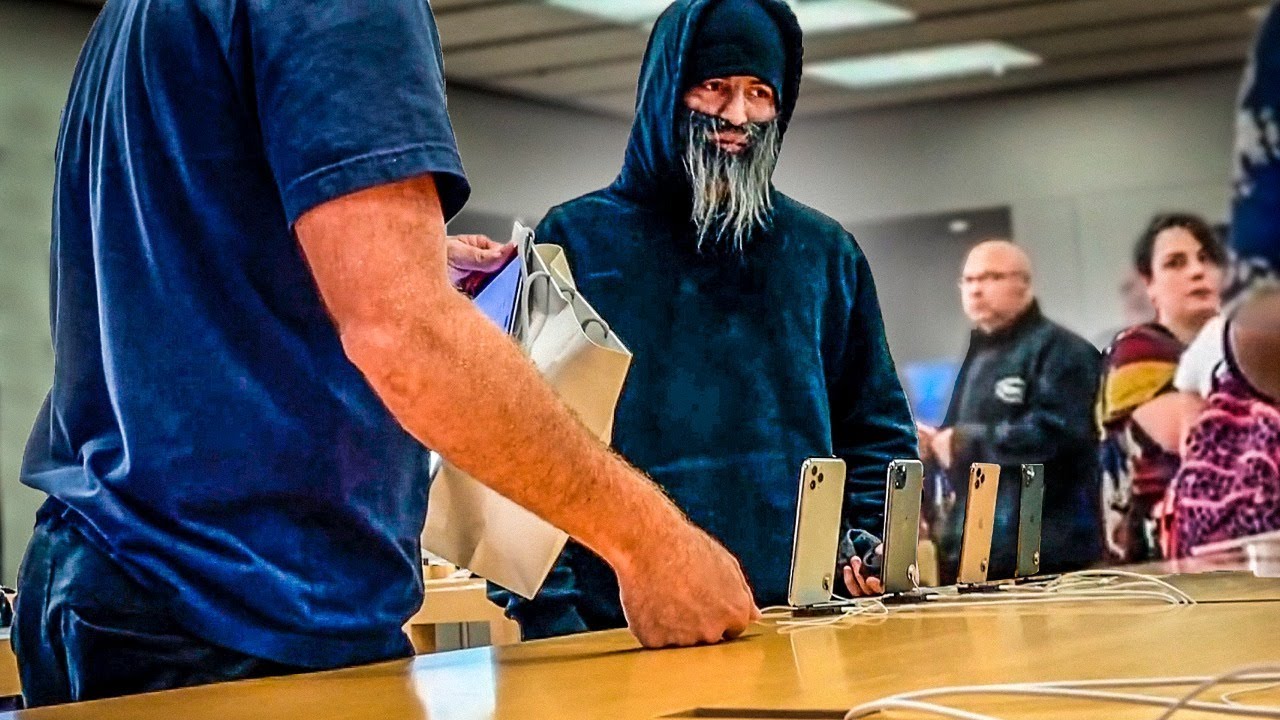 FUI COMPRAR O NOVO IPHONE 11 VESTIDO DE MENDIGO  E VEJA O QUE ACONTECEU...