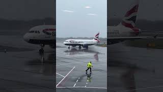 Airplane Taxiing and Parking on Wet Airport Tarmac ✈️🌧️ #Ryanair #Airplane #AirportTarmac