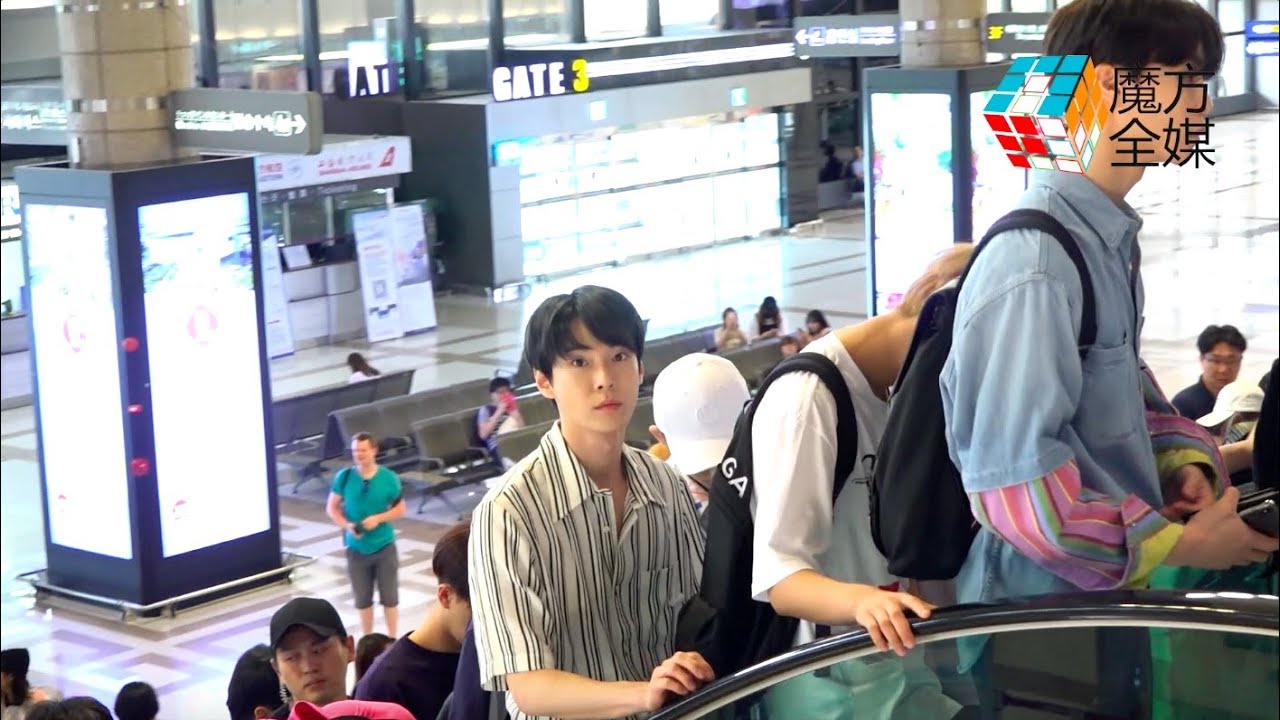 2018-08-18 NCT127帥氣現身金浦機場 人氣超高遭圍堵