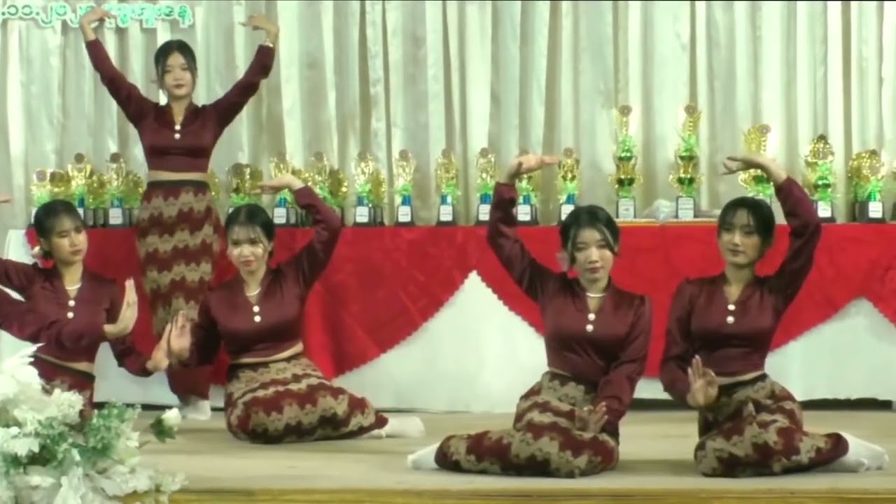 လောကအားမာန် - Grade (11) ကျောင်းသူလေးများ