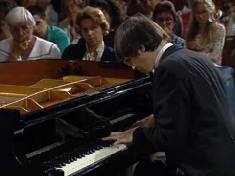 7 & 8 .- Schumann, Fantasiestücke Op 12, Christian Zacharias (Piano)