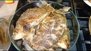Наготовила : жареная рыба, пельмени под сметанным соусом, картошка и ленивые отбивные.