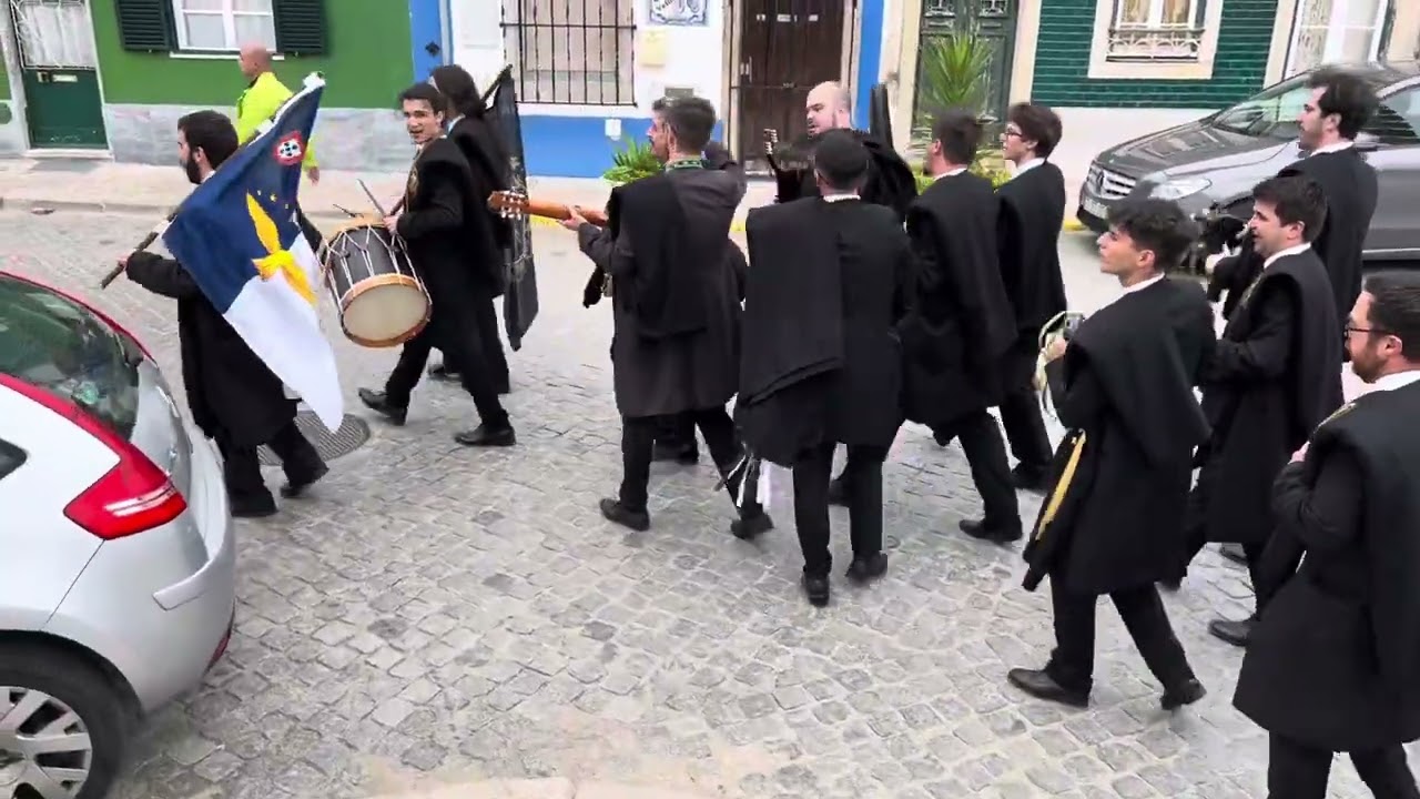 Estudantina Universitária dos Açores - Assim mesmo é que é e Menina estás à Janela