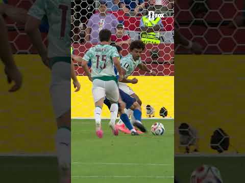 Diogo Costa laid all the way out to prevent this one from going in