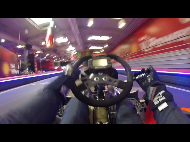 Sainz y su clase magistral de como conducir un kart al límite class=