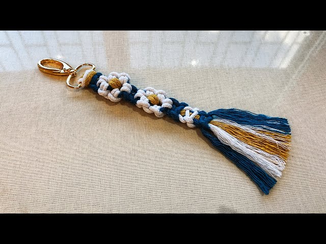 Macramé Daisy Keychain | Step by Step Tutorial - YouTube