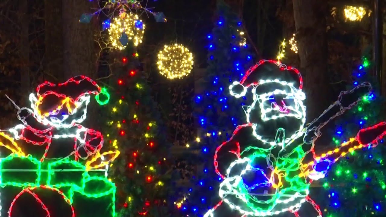 How Roanoke families keep Christmas spirit alive through traditions and kindness