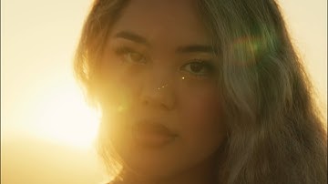 Maya Kuriel - WORLD SPINNING (Official Visualizer)