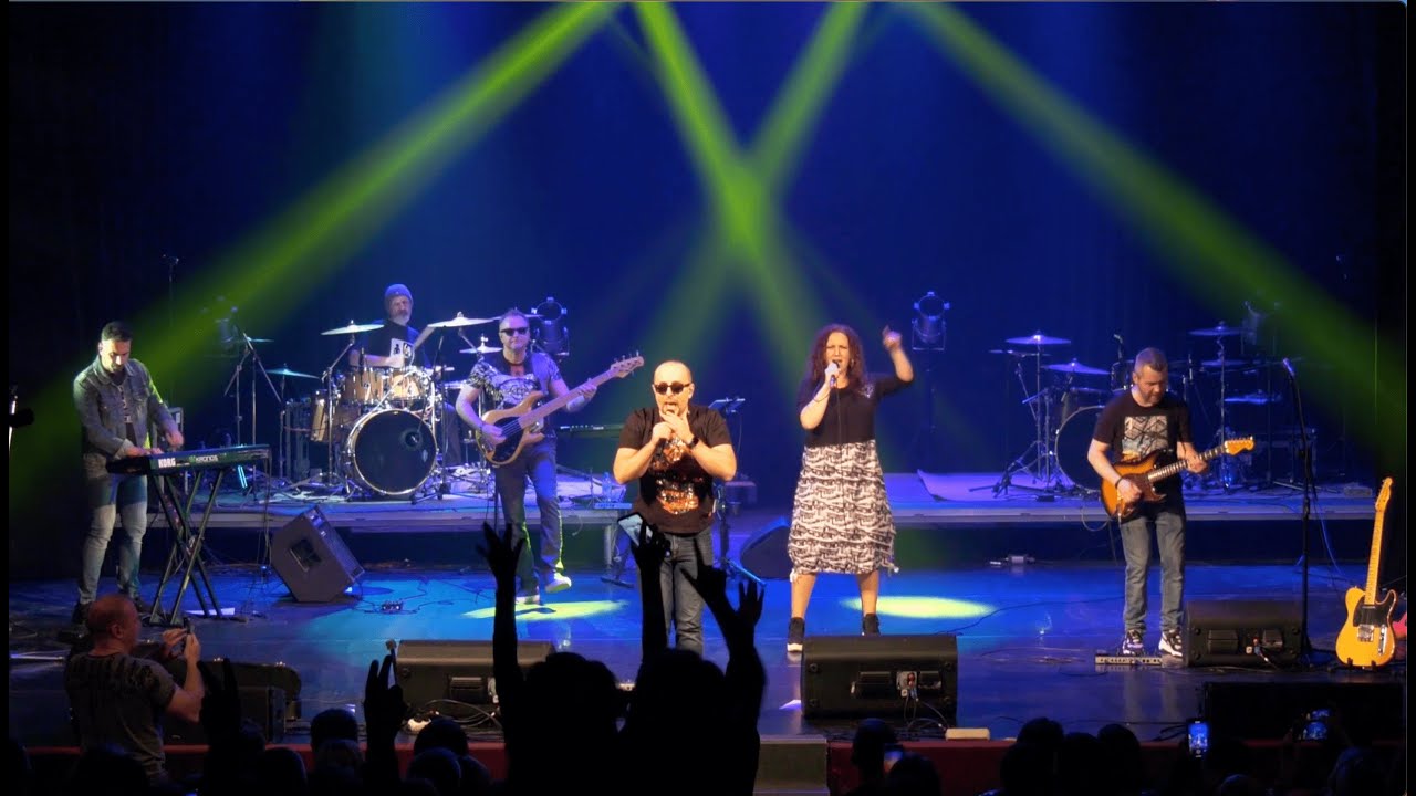 Sleeping in my car. Музыкальный батл - ROCK vs POP.