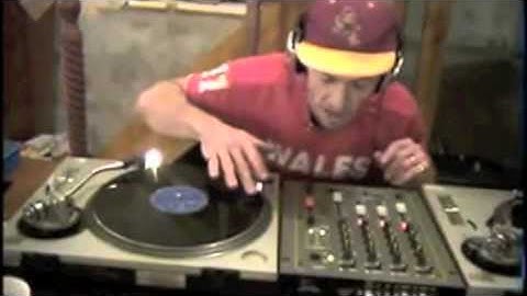 iCrates DJ Tutorial with Ellaskins of djtutor.com | Mix_with_only_headphones.m4v