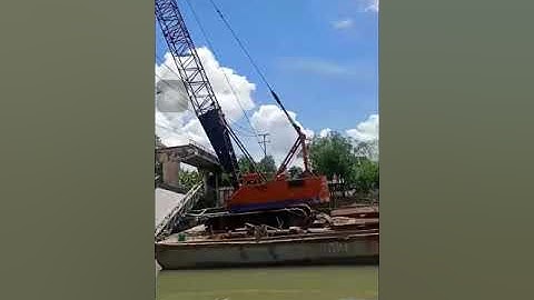 Kinh hoàng khoảnh khắc gãy cần cẩu khi trục vớt xe tải vụ sập cầu Tân Nghĩa ở Đồng Tháp ngày