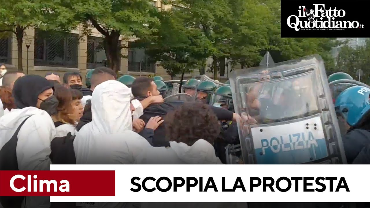 Clima, a Milano è il giorno delle proteste. Gli attivisti a Cingolani: 