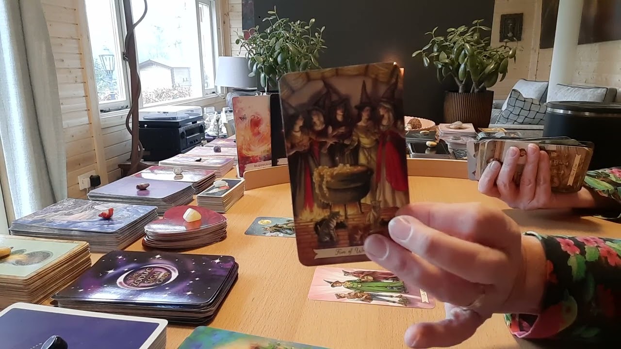 Maagd♍ jaarlegging 2025✨Wat onderdruk je? Dat wil er nu uit!🍀Inspiratie, beweging, blijdschap🌕🐉💫❤️