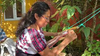 How to finish your backstrap loom / remove your weaving (Part 1/2)