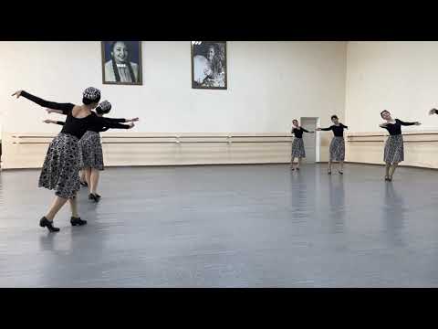 Урок узбекского танца. Педагог Машхура Толибовна.