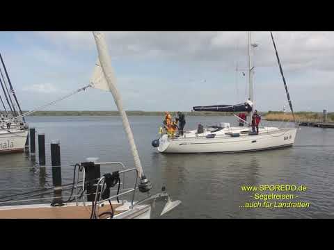 Hafenmanöver-Training: Vorbildliches Anlegemanöver durch Segelschule Unterbacher See