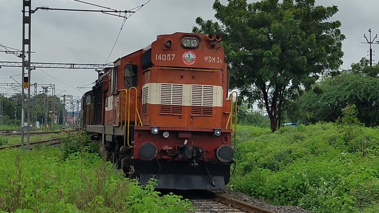 Moula Ali WDM-3A twins Curving with 12655 Ahmedabad - Chennai Central Navjeevan Express 