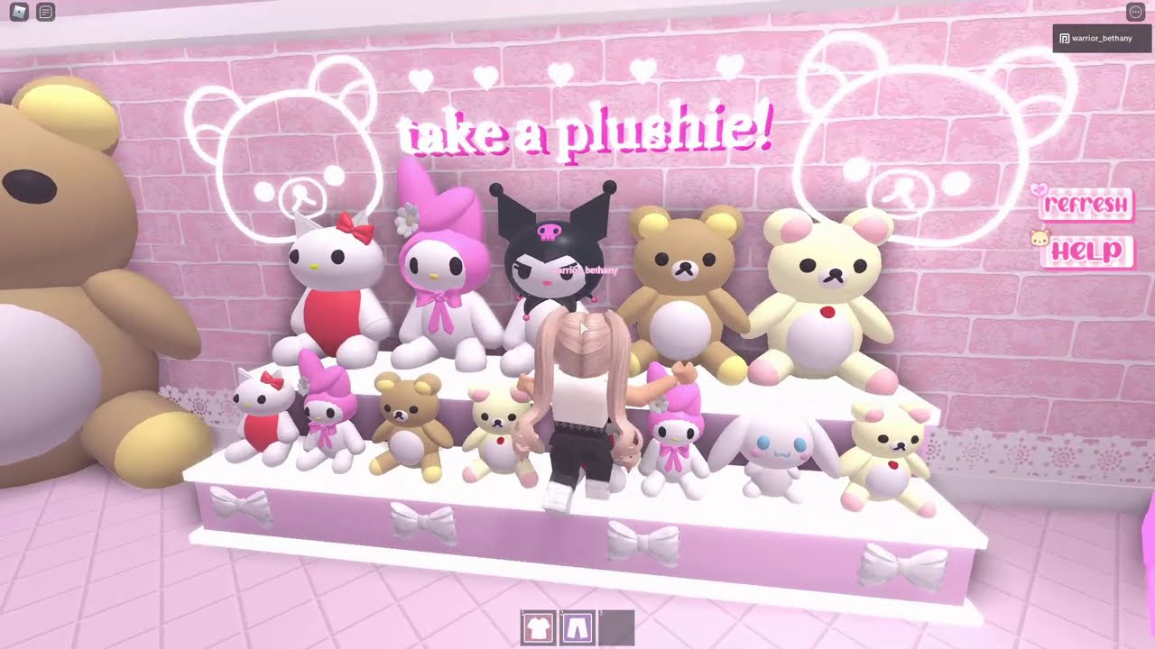 Showing some of my favorite clothing home stores in roblox!