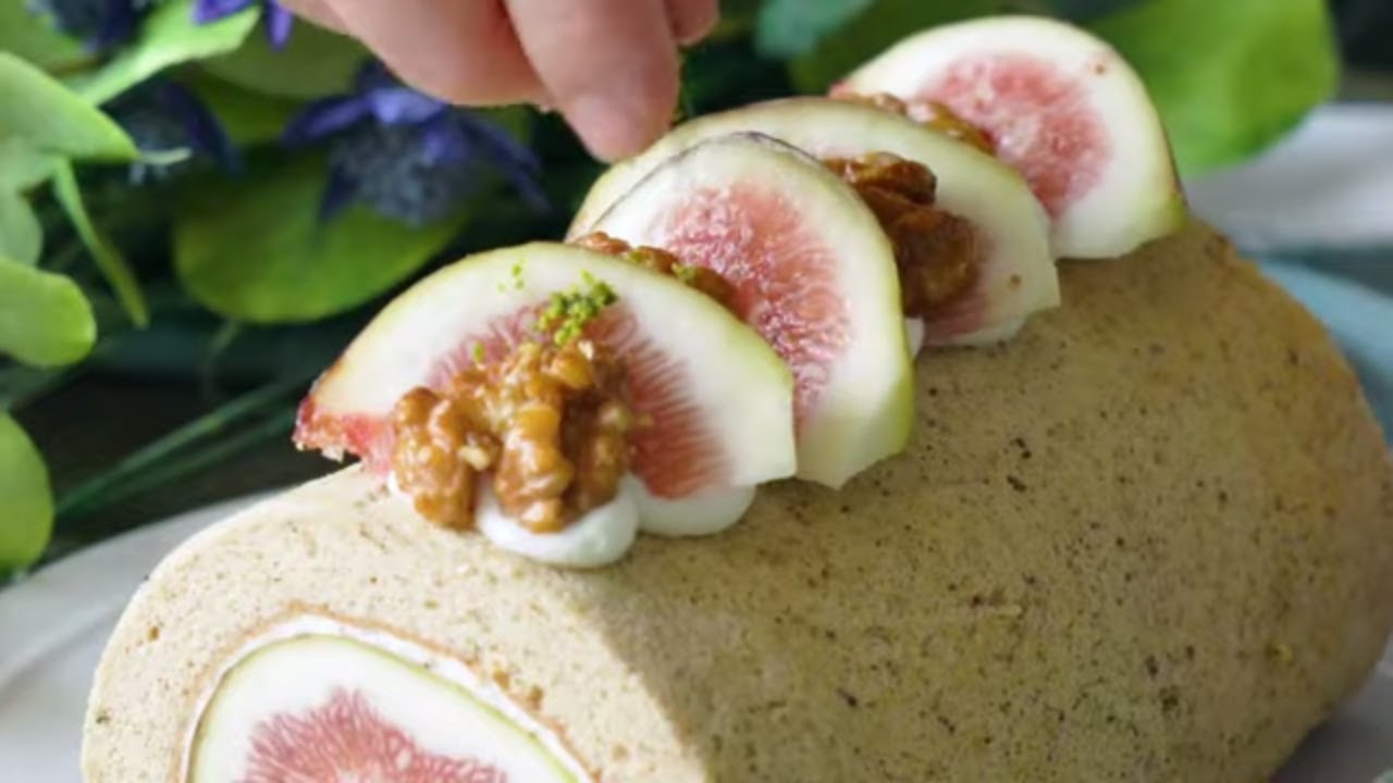 The Best Way to Eat Figs Is Stuffed Inside a Roll Cake | Tastemade Japan