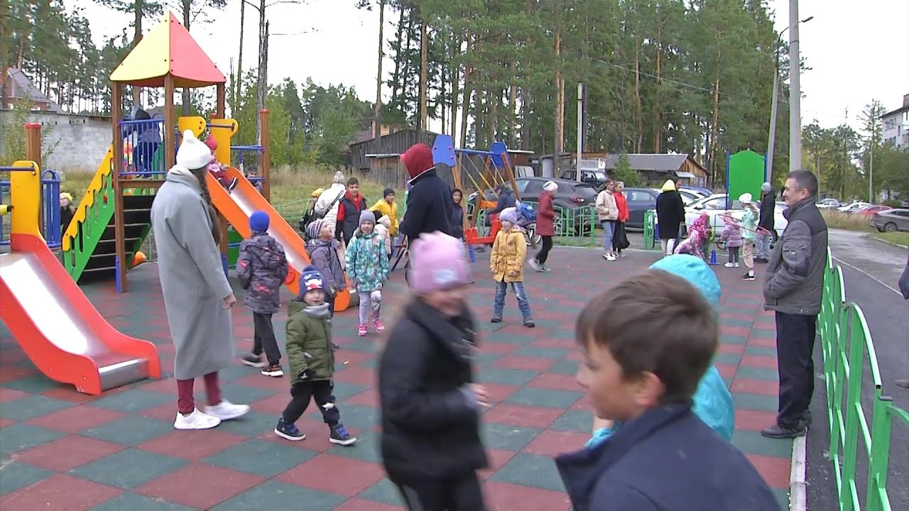 В микрорайоне Лесозавод открылась новая детская площадка. Впечатлений у детворы – масса!