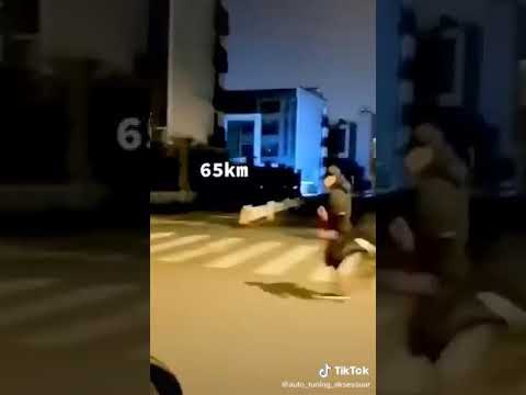 انظر الرجل يجري بسرعة 65 