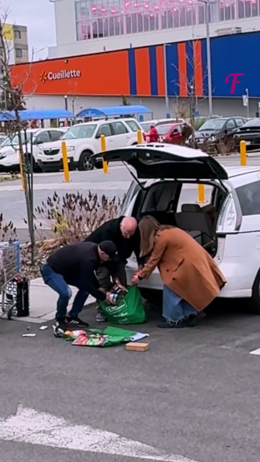Strangers Help Elderly Man After His Groceries Spill #shorts