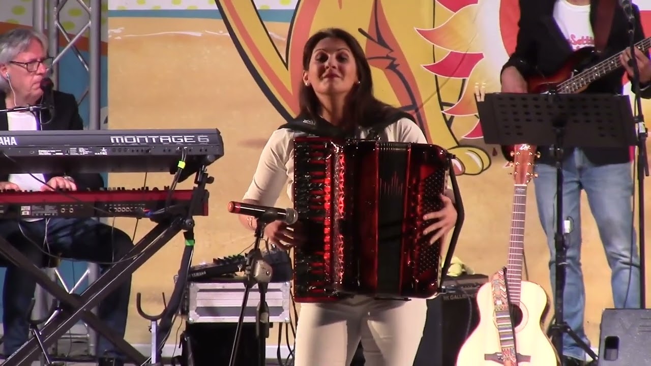 COME UNA FAVOLA   - PAMELA ANTOLINI E LA SUA FISARMONICA GATTEO MARE   2024*🕺💃🏽🕺❤️❤️ 04-06-2024