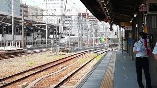 目の前で素早い指さしサービスをしてくれました！。EF210 159号機牽引福岡タ発名古屋タ行56レ名古屋通過＆313系B523編成折り返しワンマン普通四日市行名古屋到着
