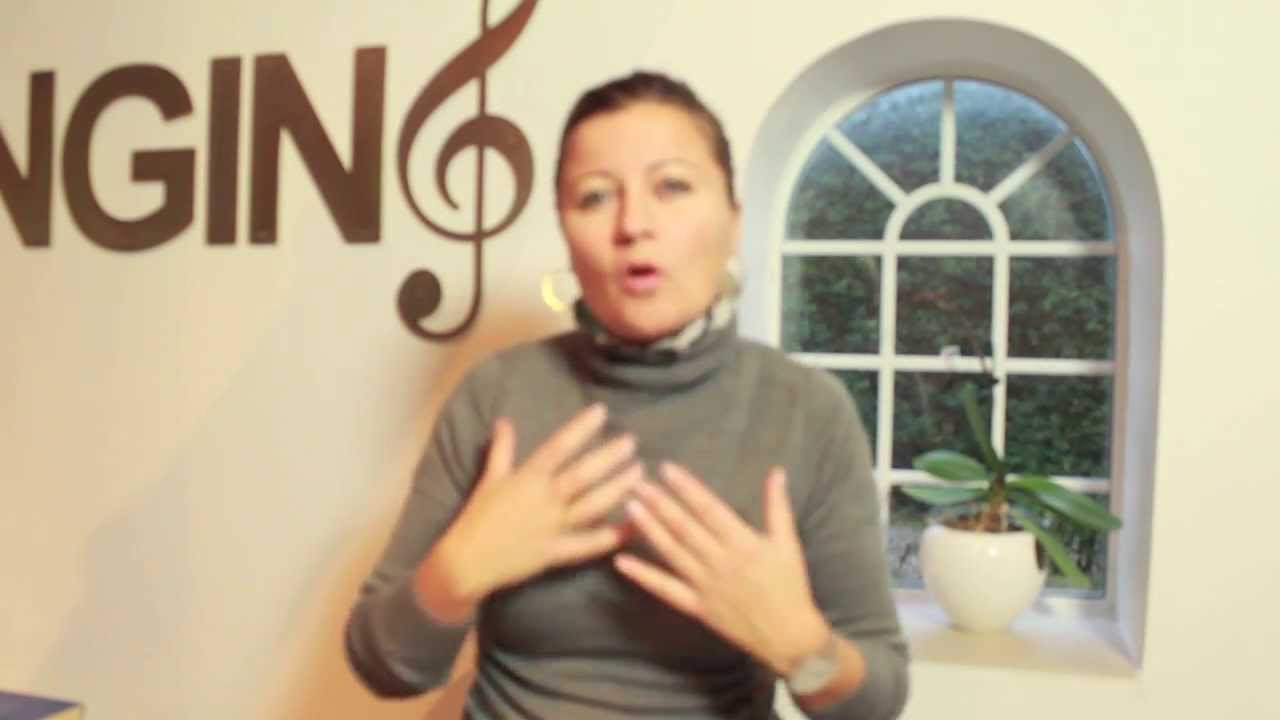 Se Gitte få stemmen tilbage på 7.min