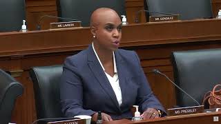 Ayanna Pressley Calls for Passage of Grandfamily Housing Act to Support Grandparent-Led Households