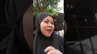 nemenin Kakak Zahra nongkrong