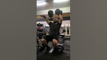 Desenvolvimento Arnold com halteres