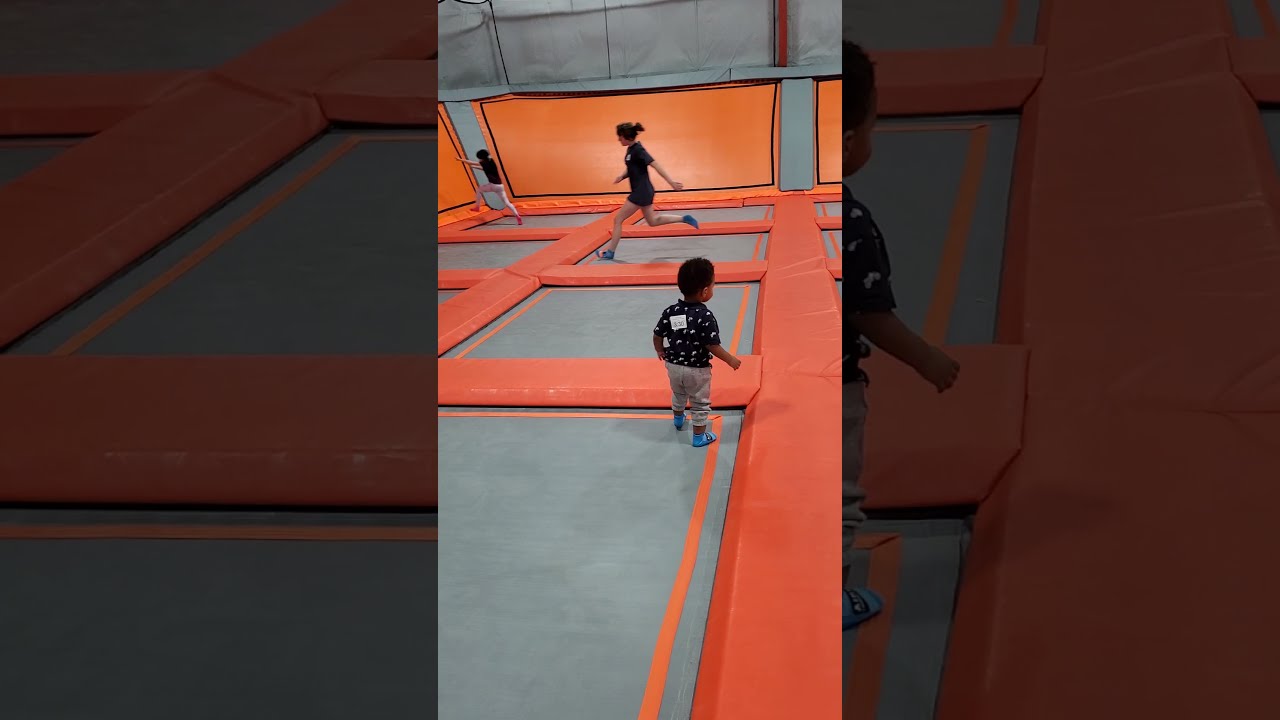 3 years old kid having fun - YouTube