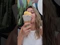 Женщина пробует дорогое мороженое #shorts