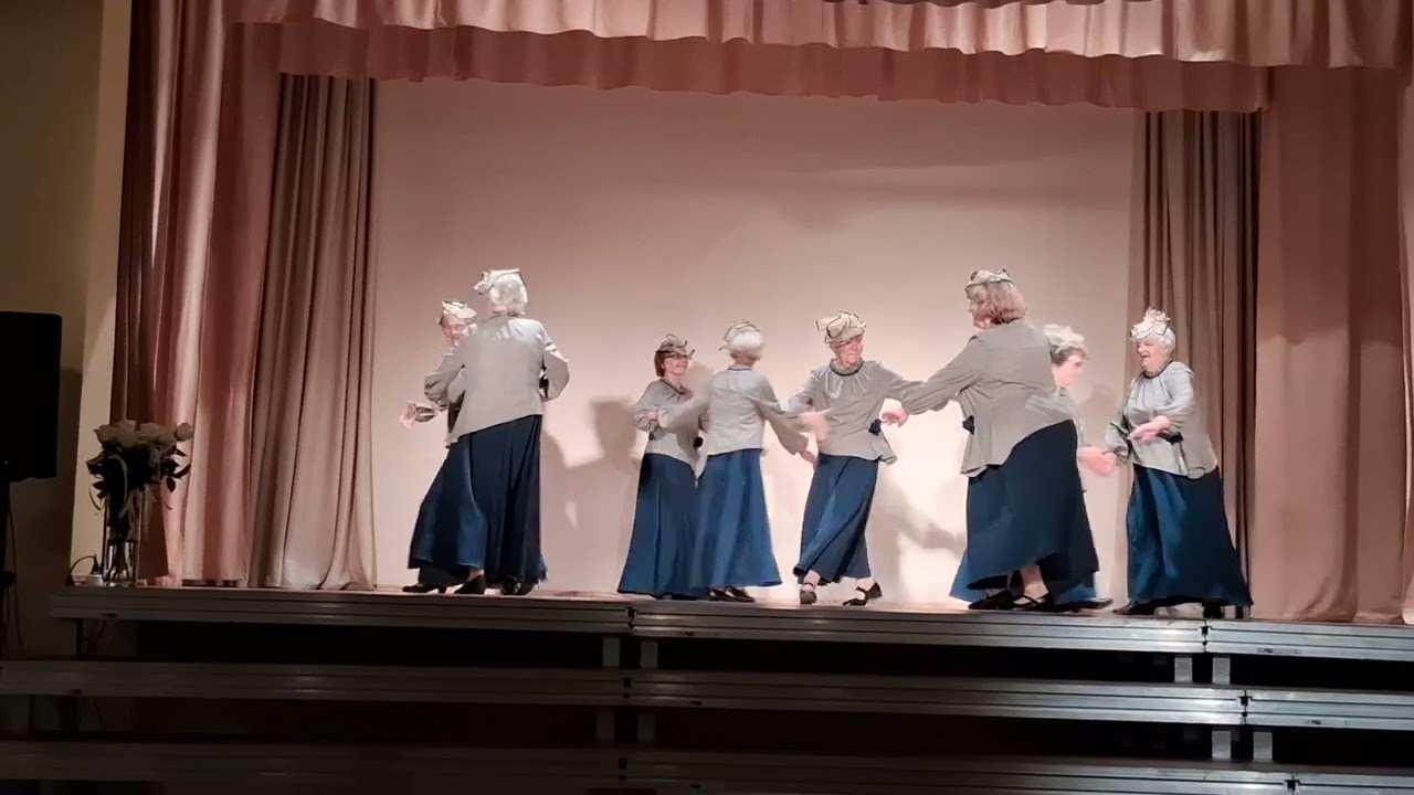 Kārķu senioru deju grupass “Vēl ziedam” jubilejas pasākumā 30.08.2025 Kāŗķu TN