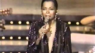 Miniatura de vídeo de "Ain't No Mountain High Enough - Diana Ross"