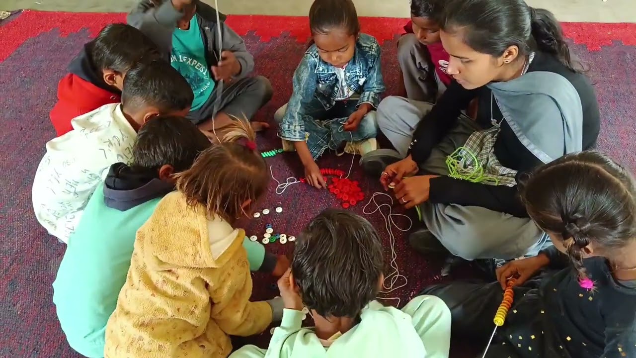 मोती पिरोना 