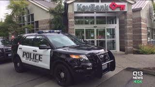 Police searching for suspect who robbed Everett bank