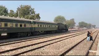 25up.Bahauddin Zikria Express Arriving at Gelewala Railway Station🚏 / Karachi to Multan